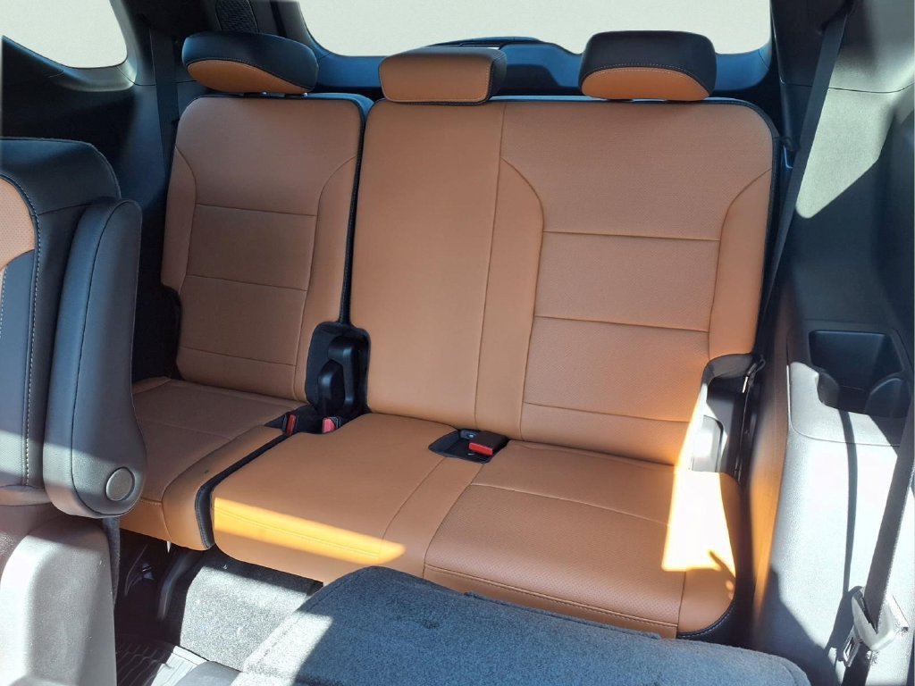 2027 Chevrolet Traverse Z71 - Photo 6