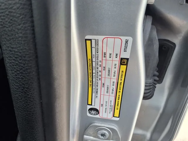 Used 2025 Silver Jeep Latitude image 43