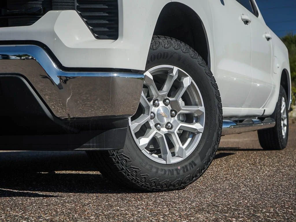 New 2026 Summit White Chevrolet LT image 5