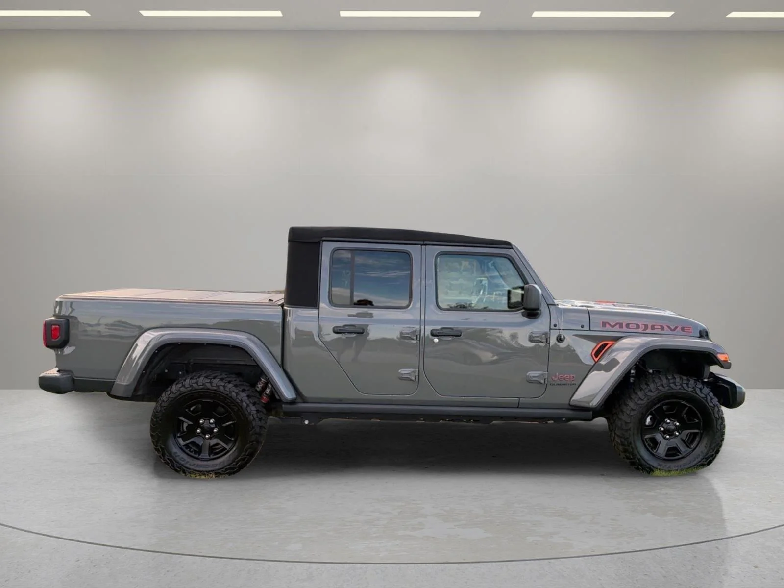 Used 2022 Sting-Gray Clearcoat Jeep Mojave image 6