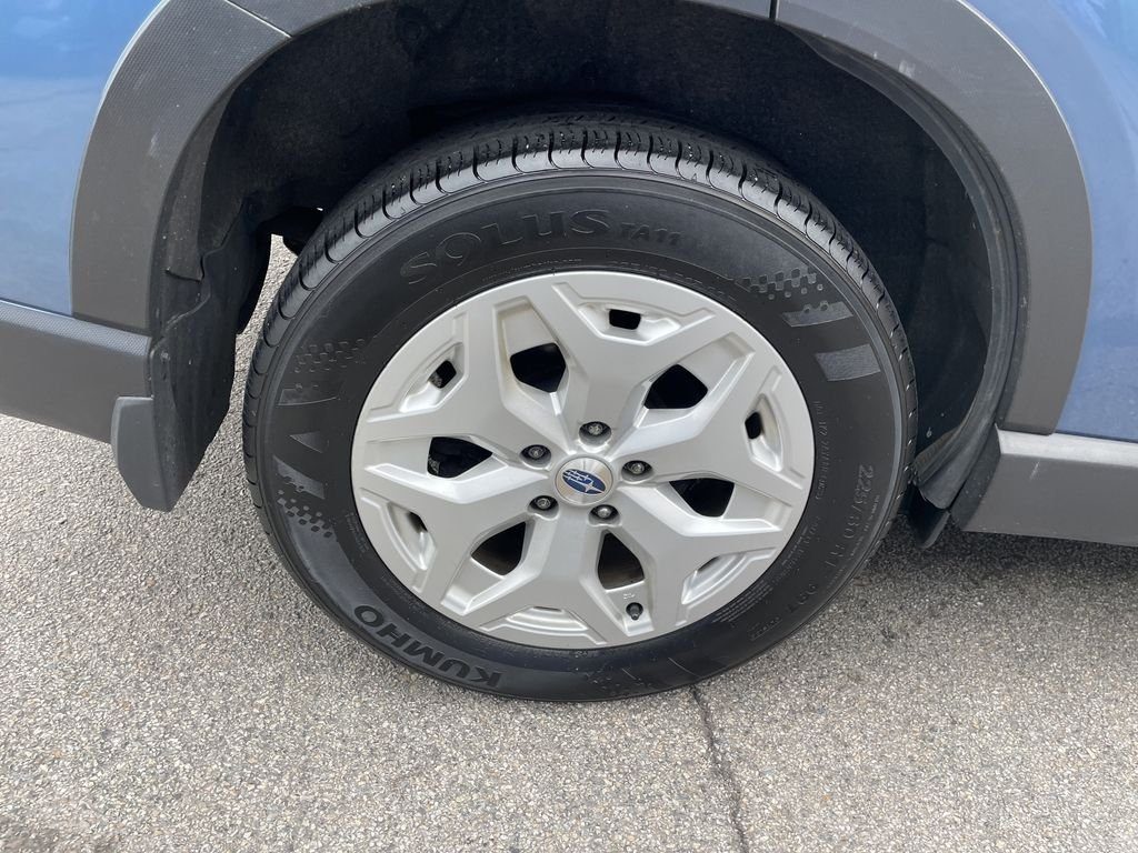Used 2019 Blue Subaru Base image 10