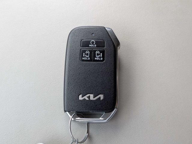 2024 Kia Carnival LX Seat Pkg - Photo 32