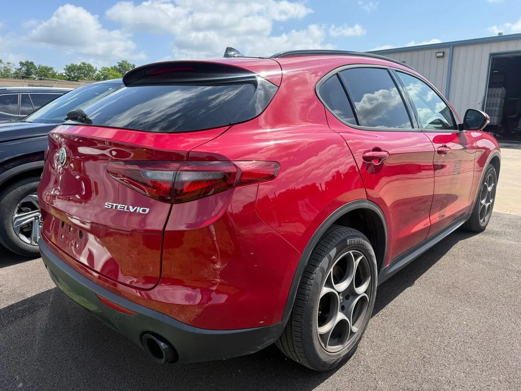 Used 2023 Red Alfa Romeo Sprint image 14