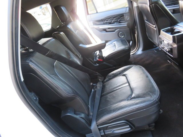 Used 2019 White Platinum Metallic Tri-Coat Ford Platinum image 15