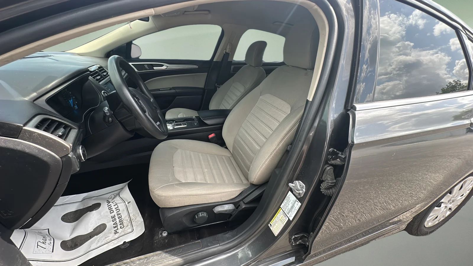 Used 2019 Gray Ford S image 17