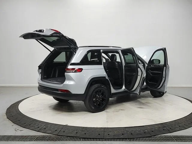 Used 2025 Silver Jeep Altitude image 15