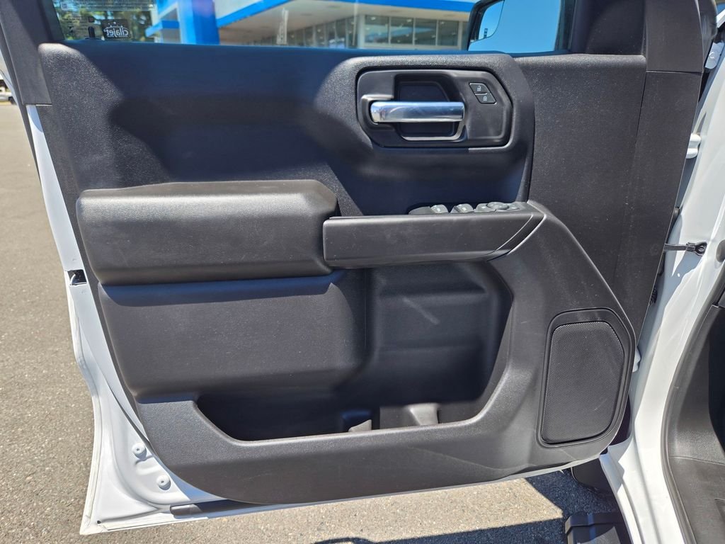 Used 2023 White Chevrolet Custom image 13