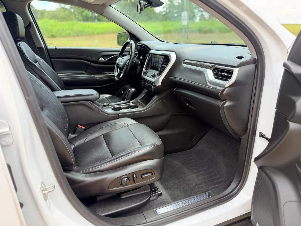 Used 2019 White GMC SLT 1 4dr SUV image 16