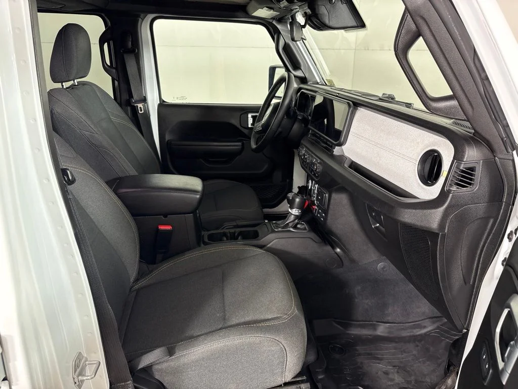 Used 2025 White Jeep Willys image 18