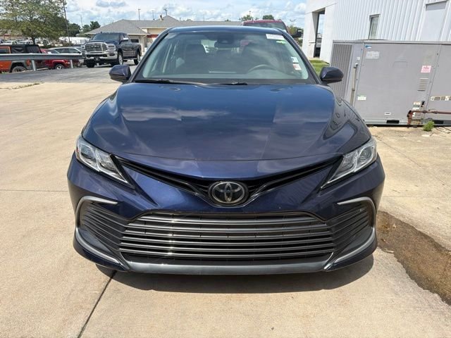 Used 2022  Toyota LE image 9