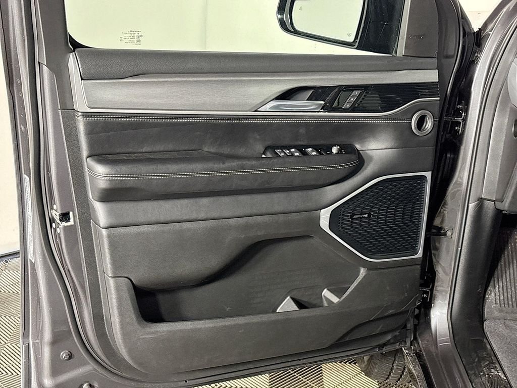 New 2026 Baltic-Gray Metallic Clear-Coat Exterior Paint Jeep Limited Altitude image 10