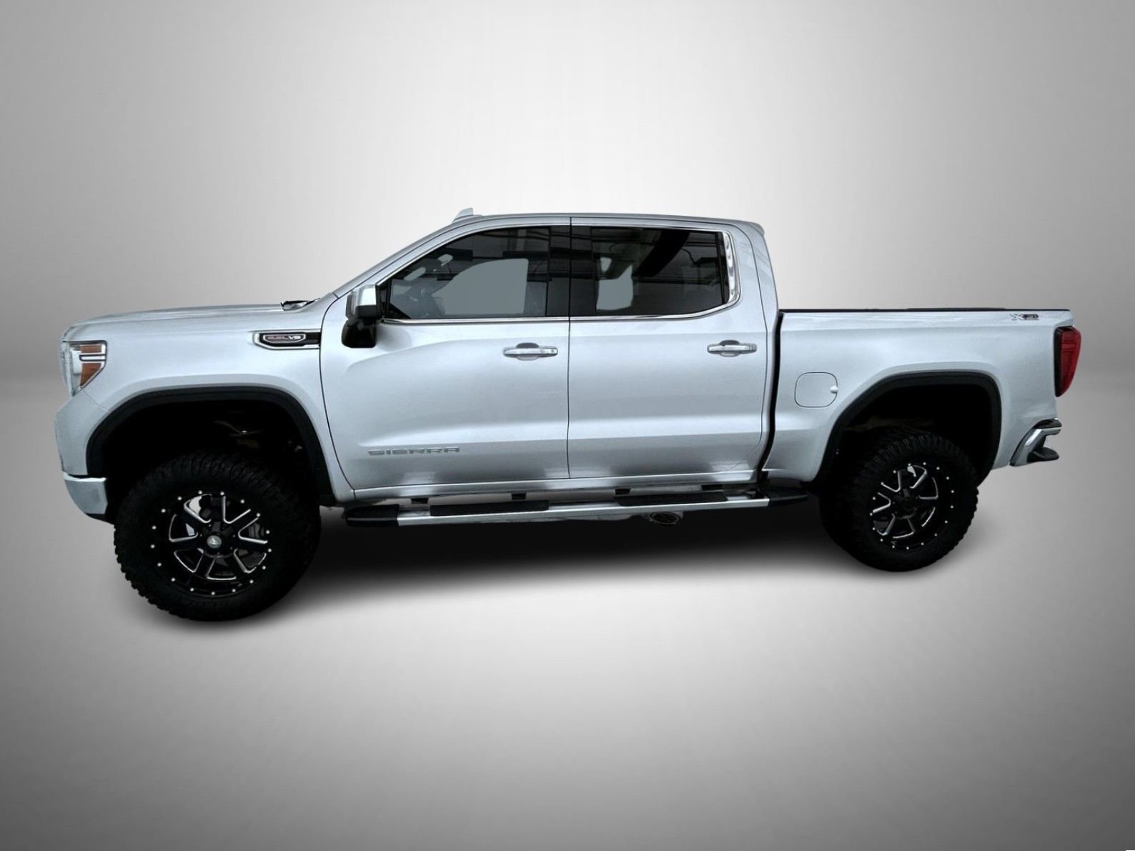 Used 2021 Silver GMC SLT image 8