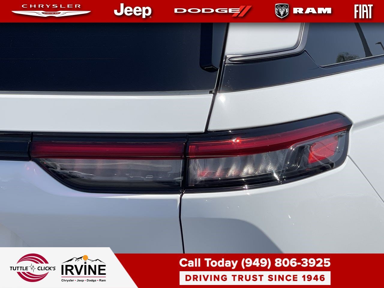 New 2026 Bright White Clear-Coat Exterior Paint Jeep Laredo Altitude image 9