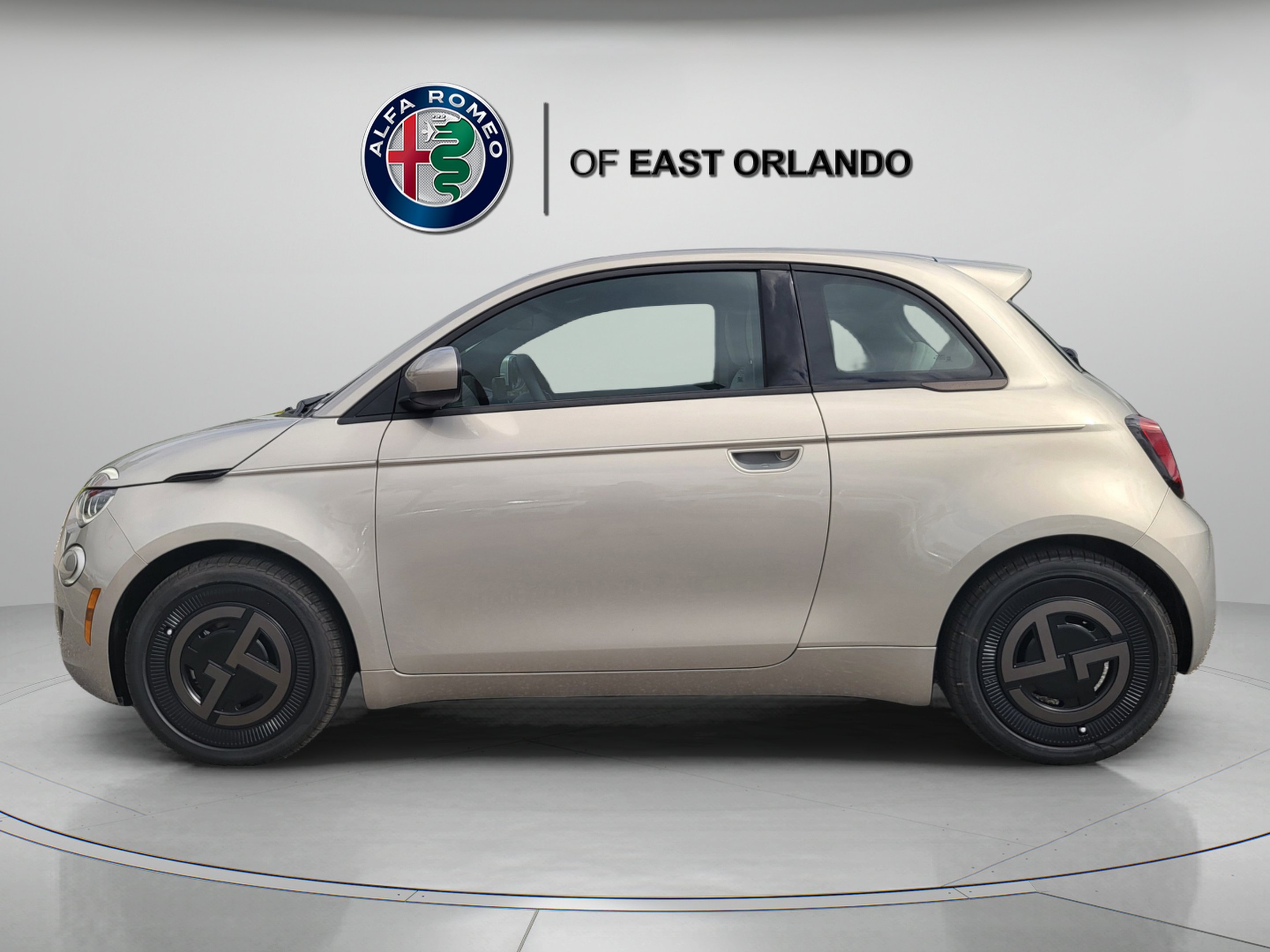 2025 FIAT 500e Base - Photo 5