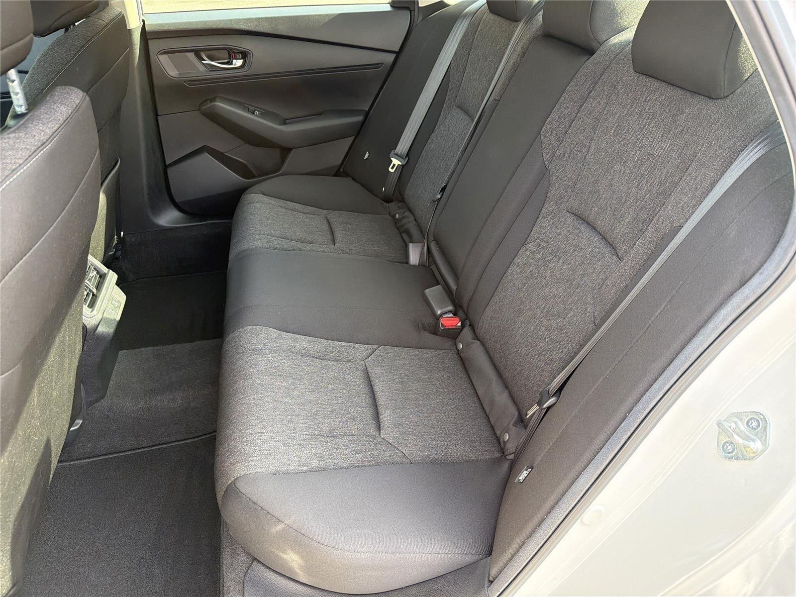 Used 2025 Platinum White Pearl Honda SE image 31
