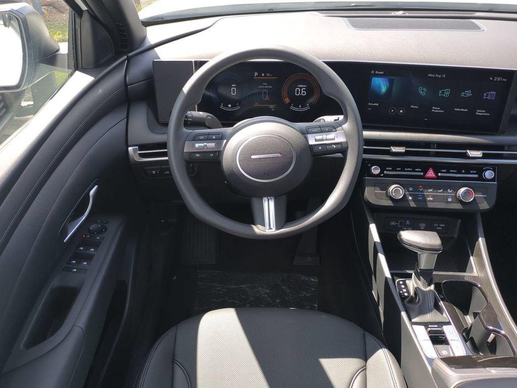 New 2027 White Hyundai SE FWD image 18