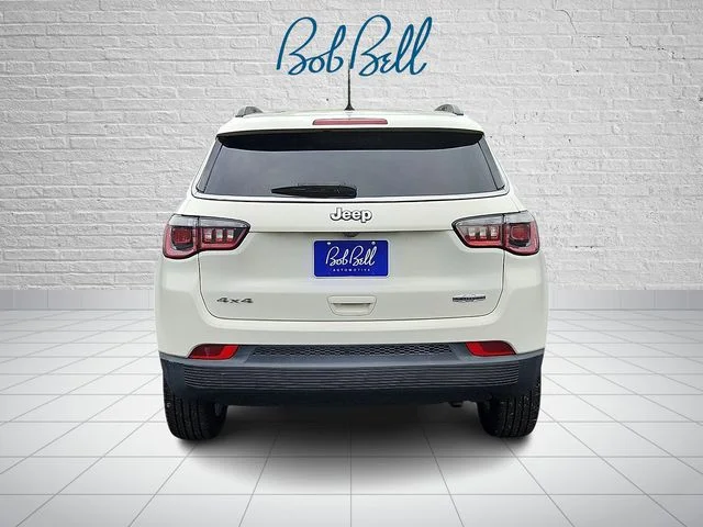 Used 2018 White Jeep Latitude image 5