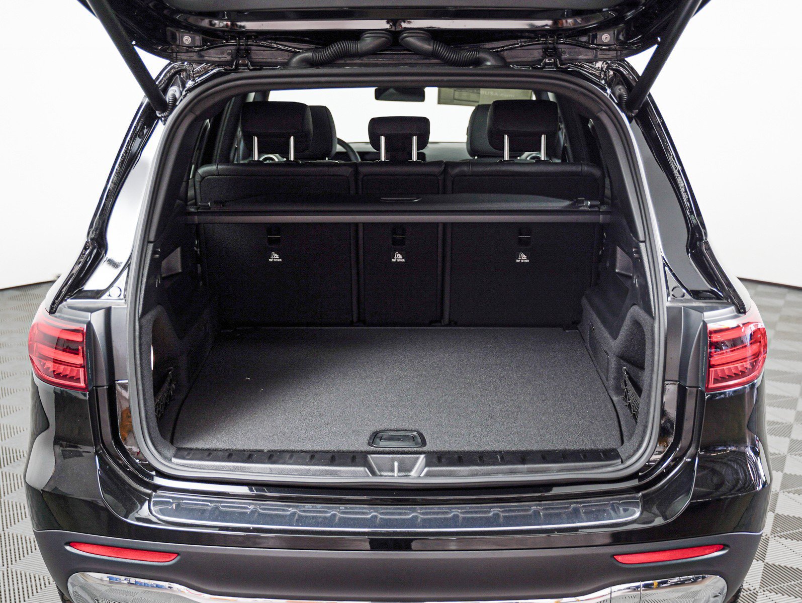 New 2026 Night Black Mercedes-Benz GLB 250 image 5