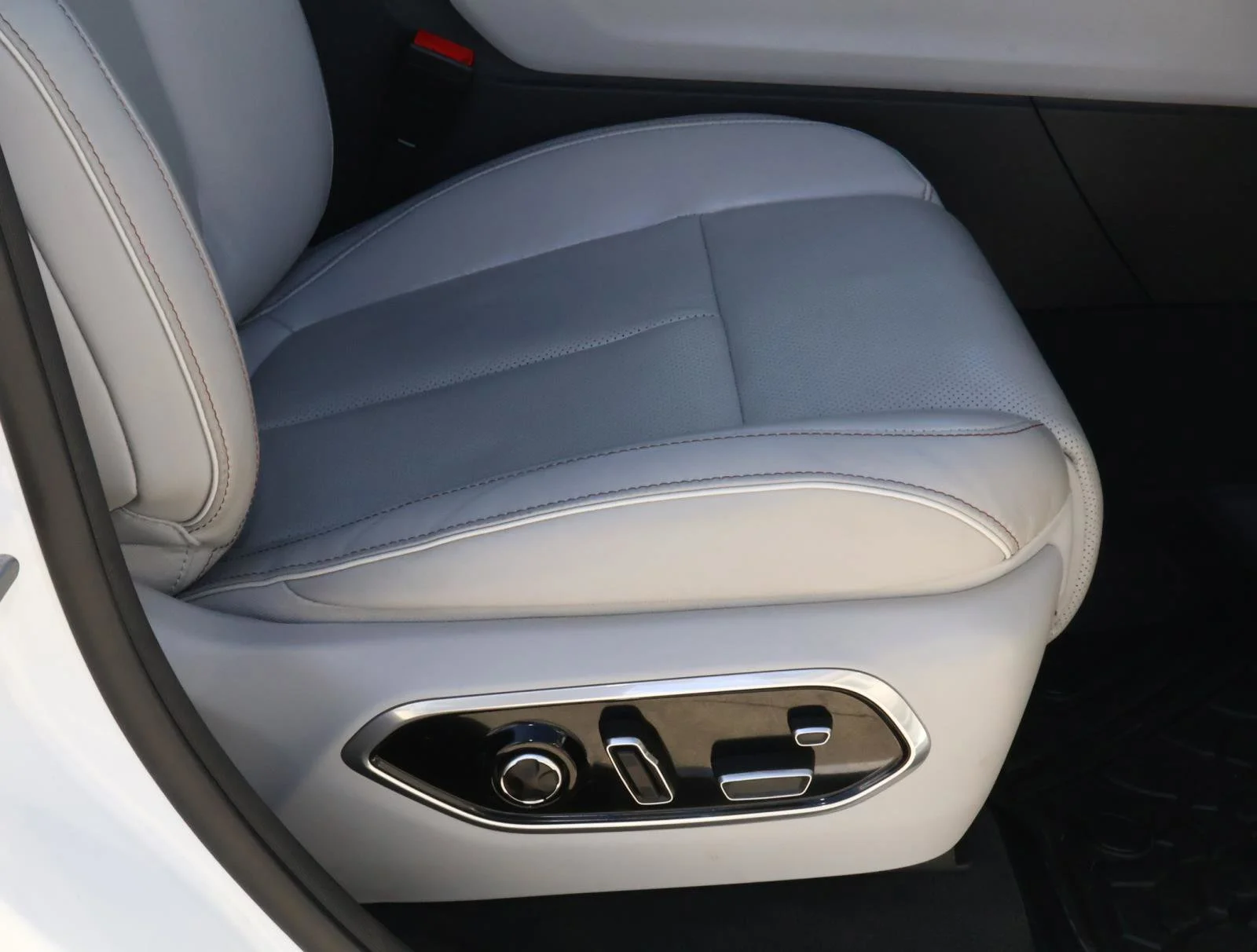 2023 Jeep Grand Cherokee Overland - Photo 19