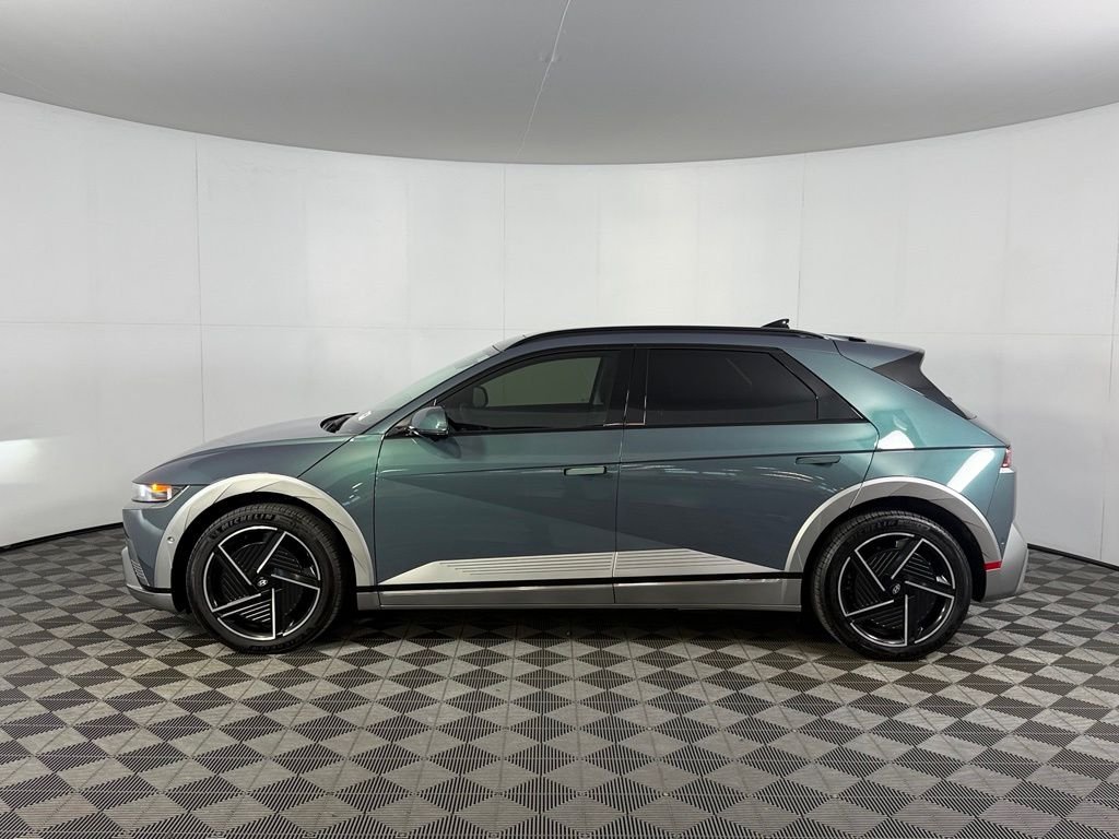 Used 2025 Green Hyundai Limited image 11