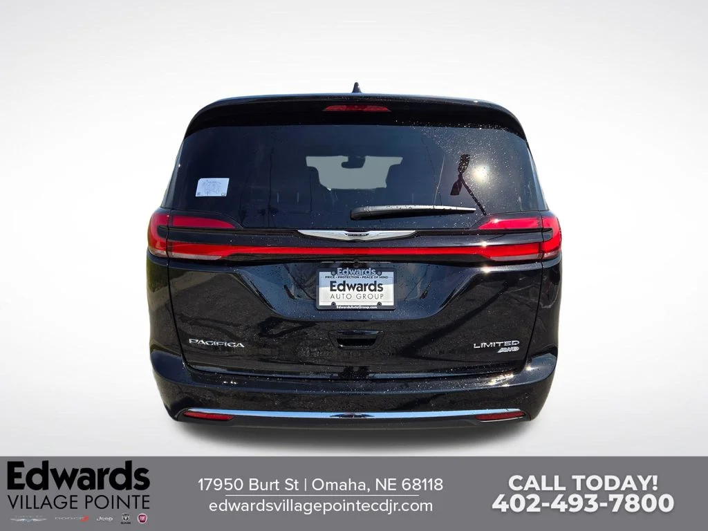 New 2026 Diamond Black Crystal Pearl-Coat Exterior Paint Chrysler Limited image 4