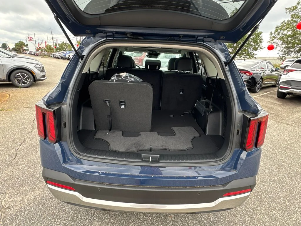 2025 Kia Sorento S - Photo 18