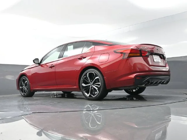 Used 2023 Red Nissan 2.5 SR image 34