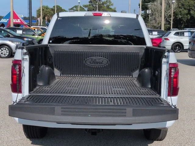New 2026 Oxford White Ford XLT image 13