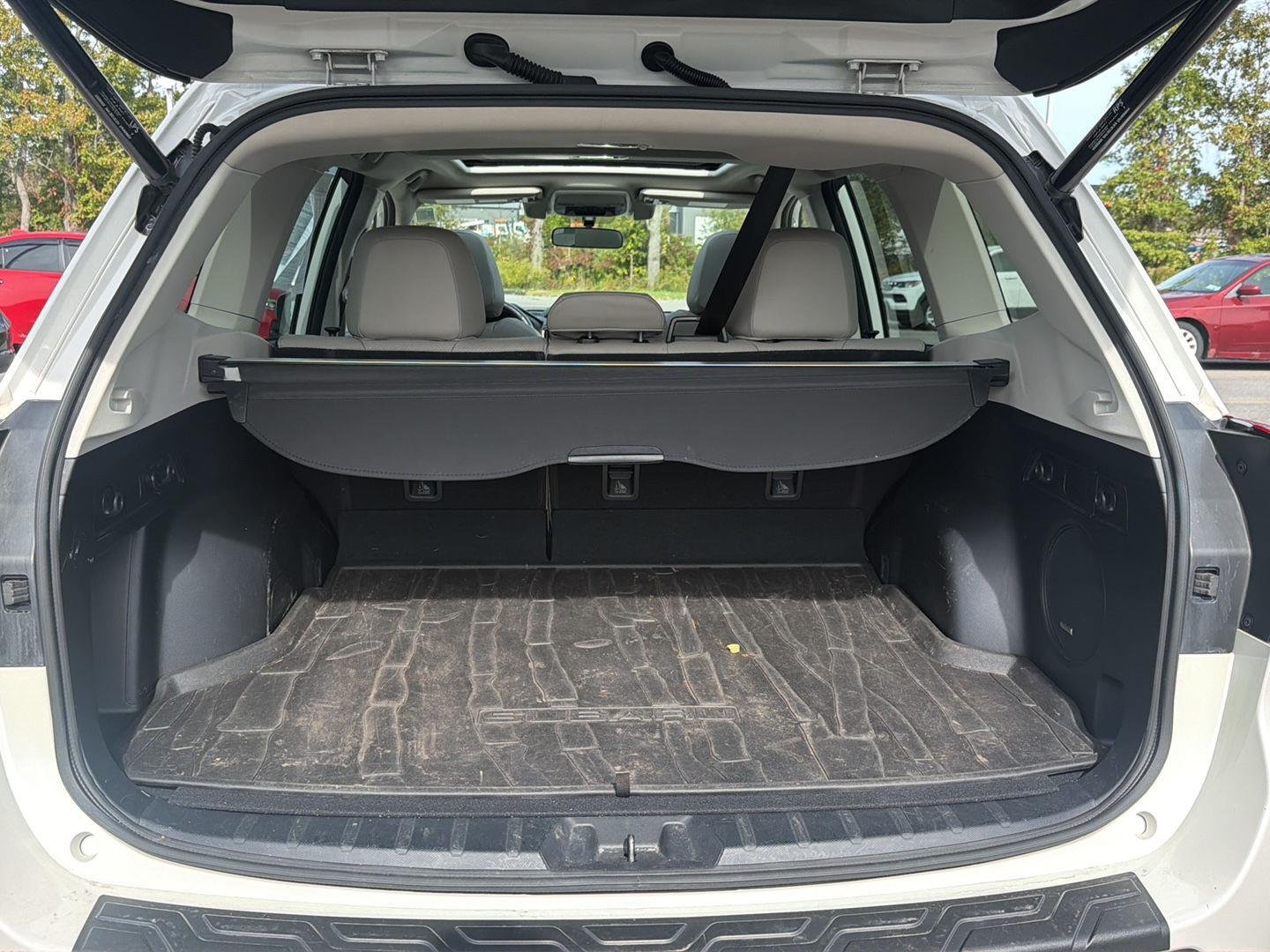 Used 2021 Crystal White Pearl Subaru Limited image 22