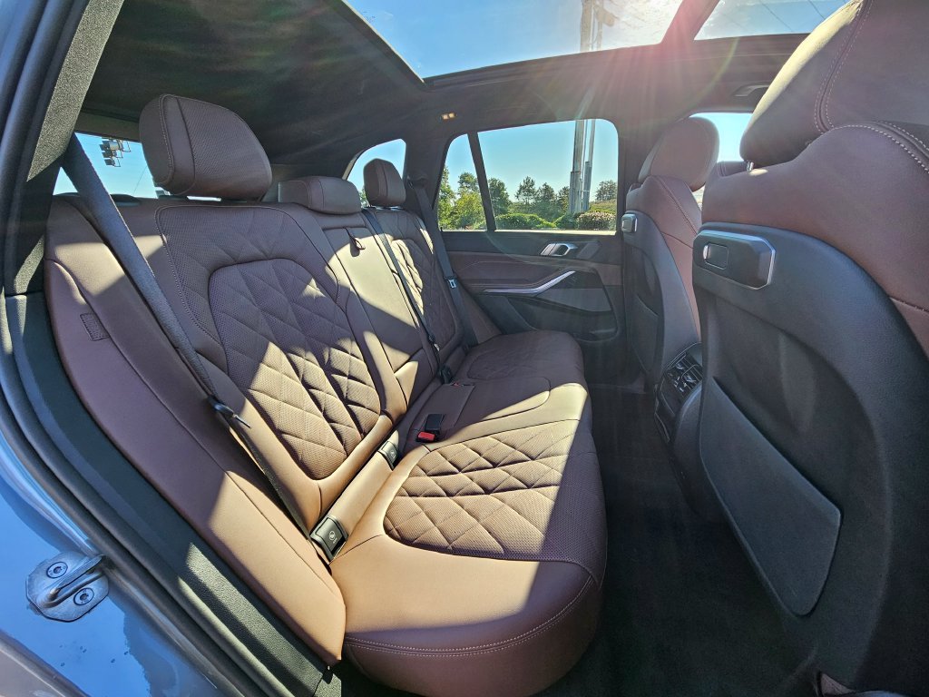 Certified Used 2026 Skyscraper Grey Metallic BMW xDrive50e image 21