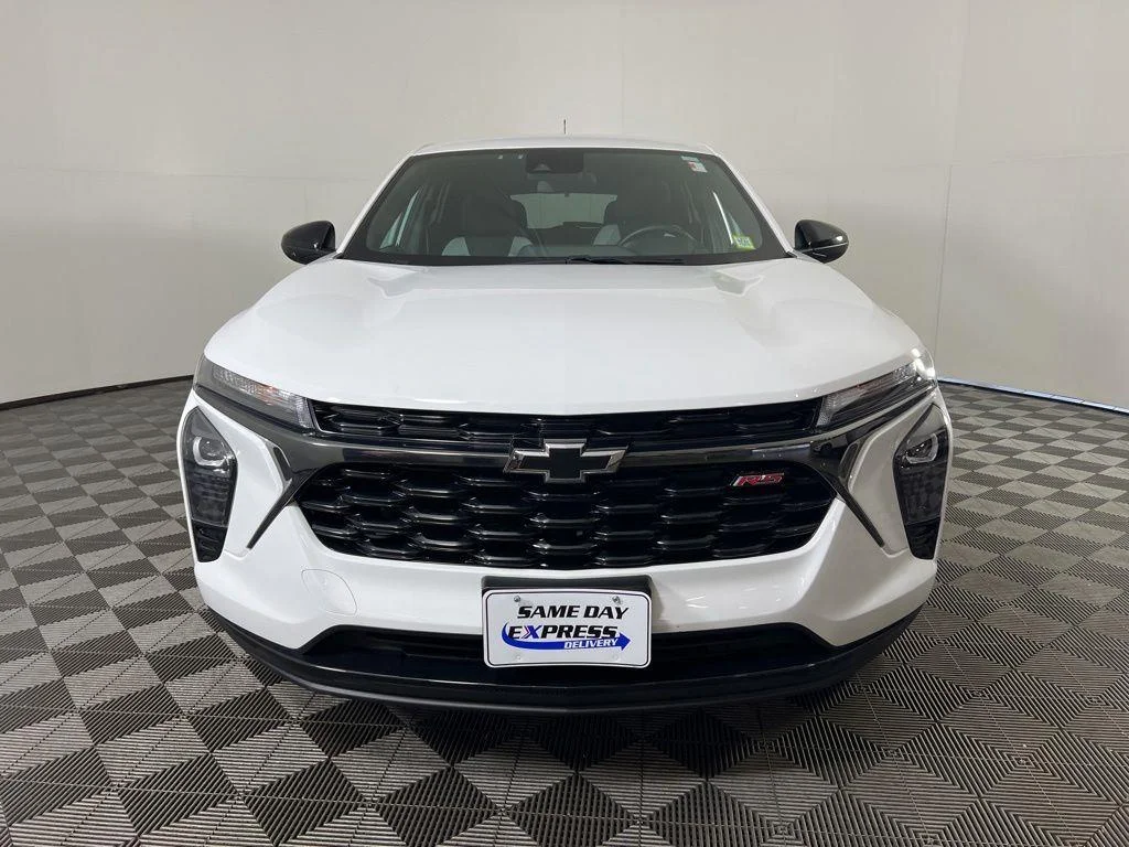 Used 2024 Summit White Chevrolet 1RS image 29