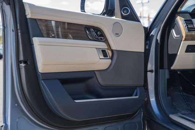 Used 2018 Byron Blue Metallic Land Rover 5.0L V8 Supercharged Autobiography image 46