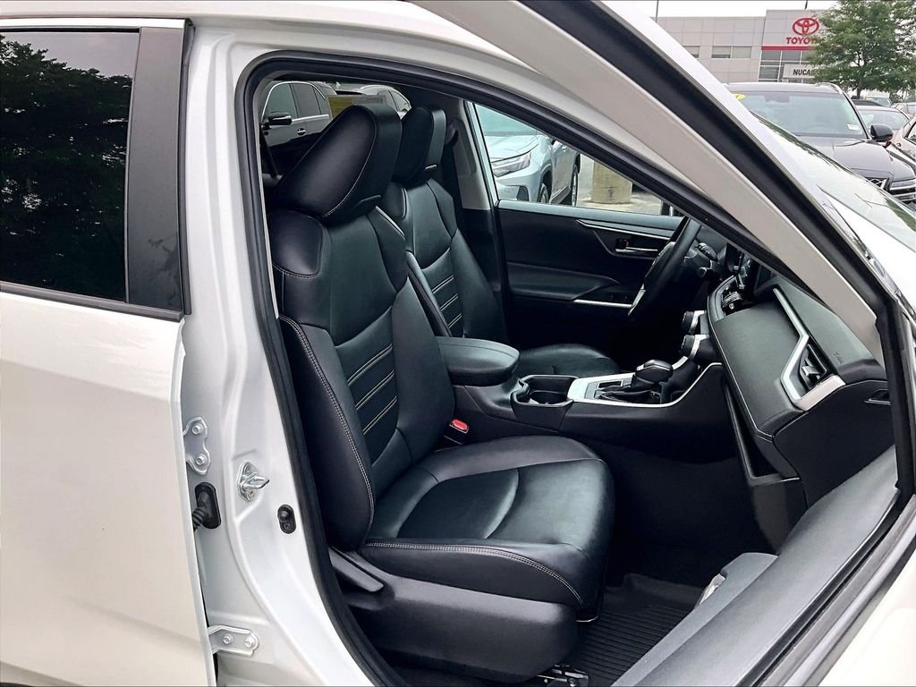 Used 2021 White Toyota XLE Premium image 11