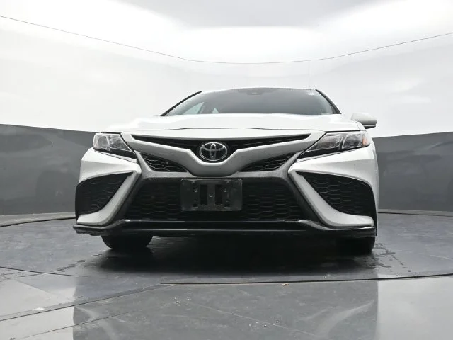Used 2022 White Toyota SE image 32