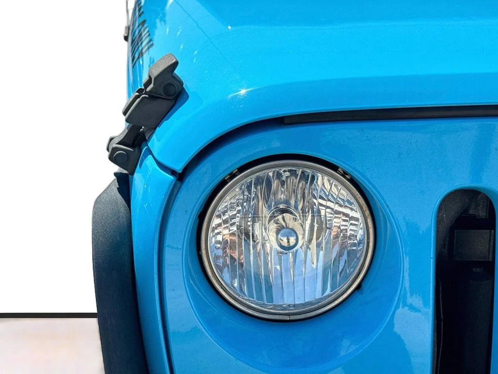 Used 2018 Blue Jeep Unlimited Sport image 33