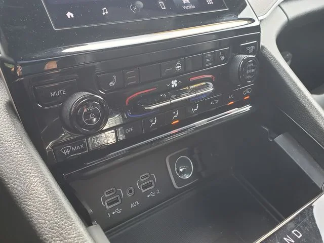 Used 2024 White Jeep Altitude X image 31