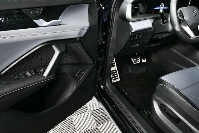 New 2026 Deep Black Pearl Volkswagen SE R-Line Black image 7