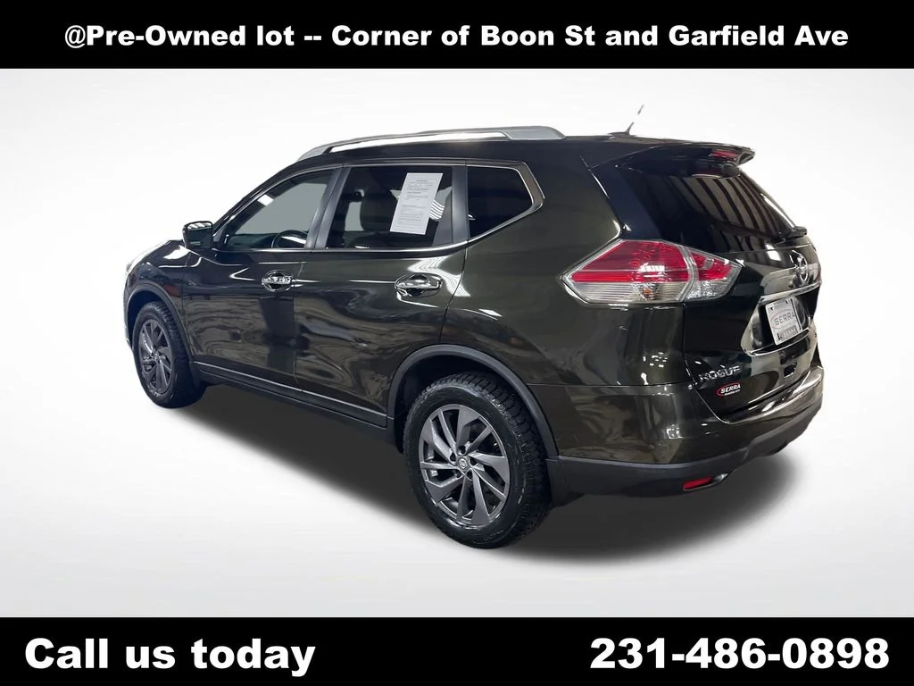 Used 2016 Black Nissan SL image 3