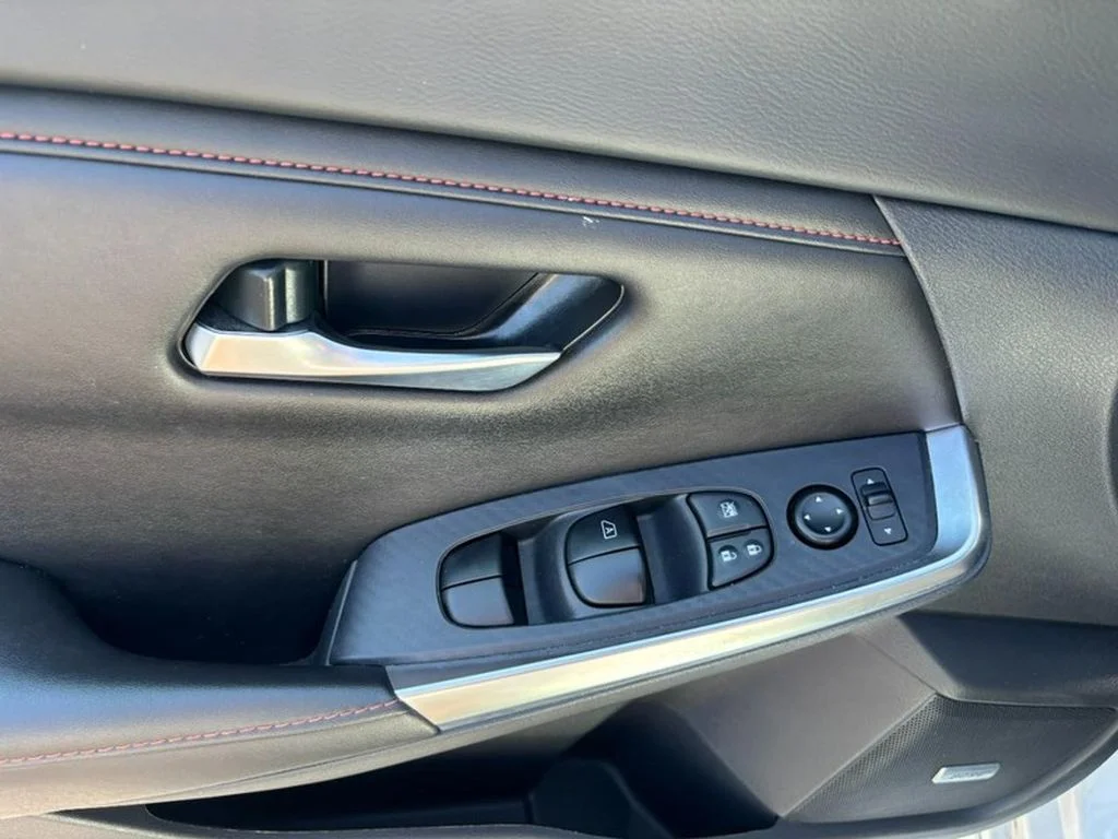 Used 2025  Nissan SR image 10