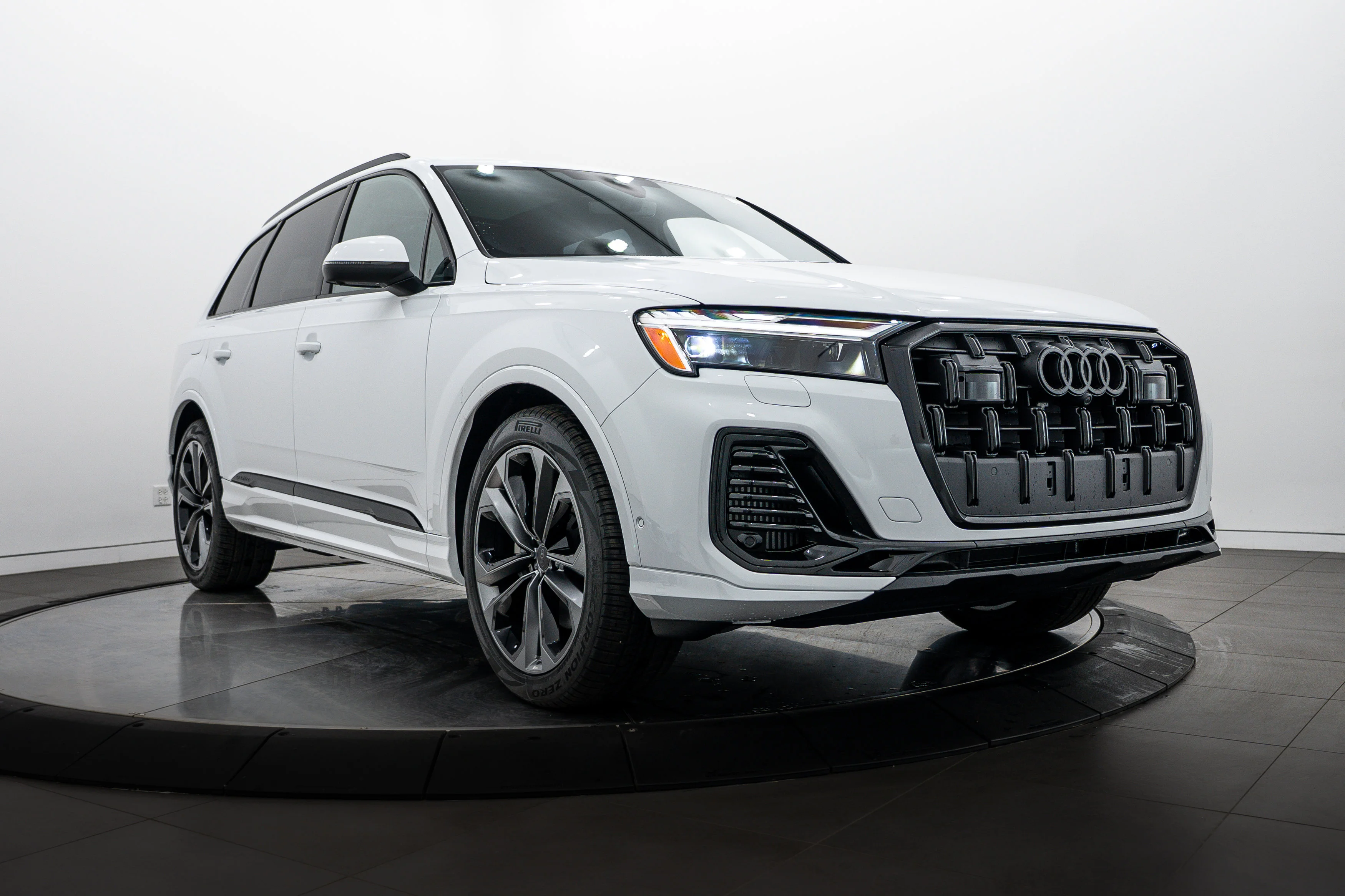 2026 Audi Q7 55 Premium Plus quattro Tiptronic's photo