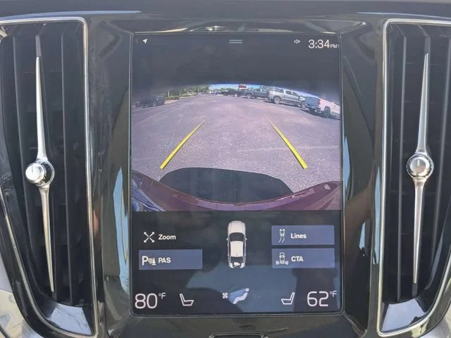 Used 2019  Volvo Momentum image 21