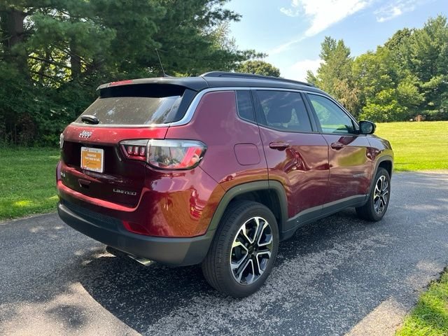 Used 2022 Velvet Jeep Limited image 3