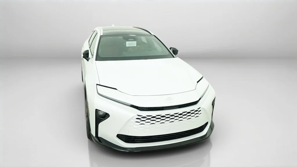 New 2026 Oxygen White Toyota Limited image 4