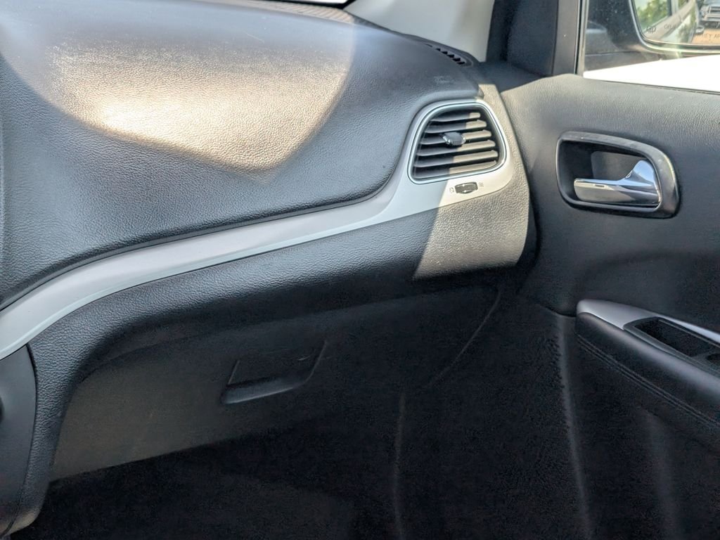 Used 2019 Gray Dodge SE image 18