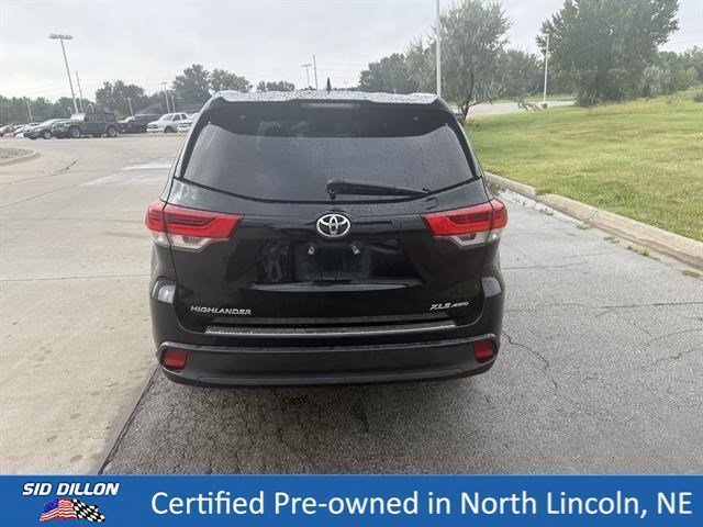 Used 2019 Midnight Black Metallic Toyota XLE image 5