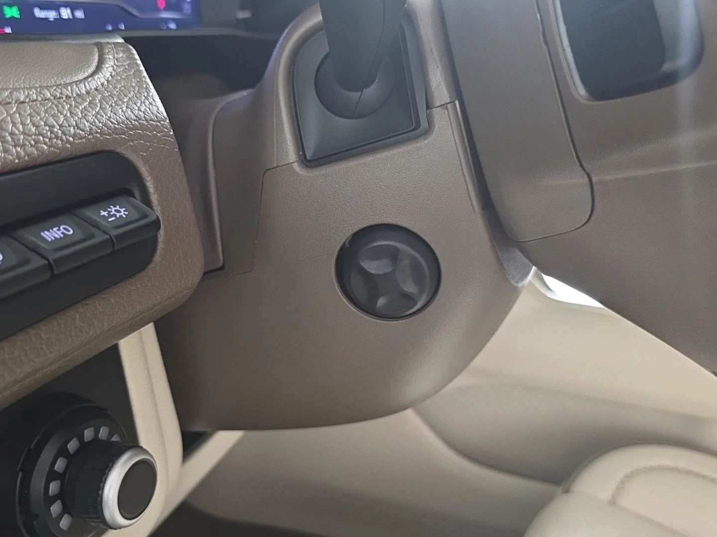 Used 2024 White Frost Tricoat GMC Denali image 28