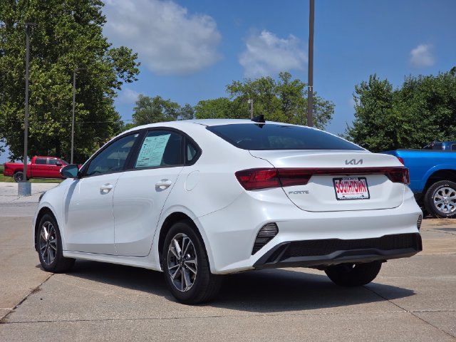 Used 2024 Snow White Pearl Kia LXS image 5