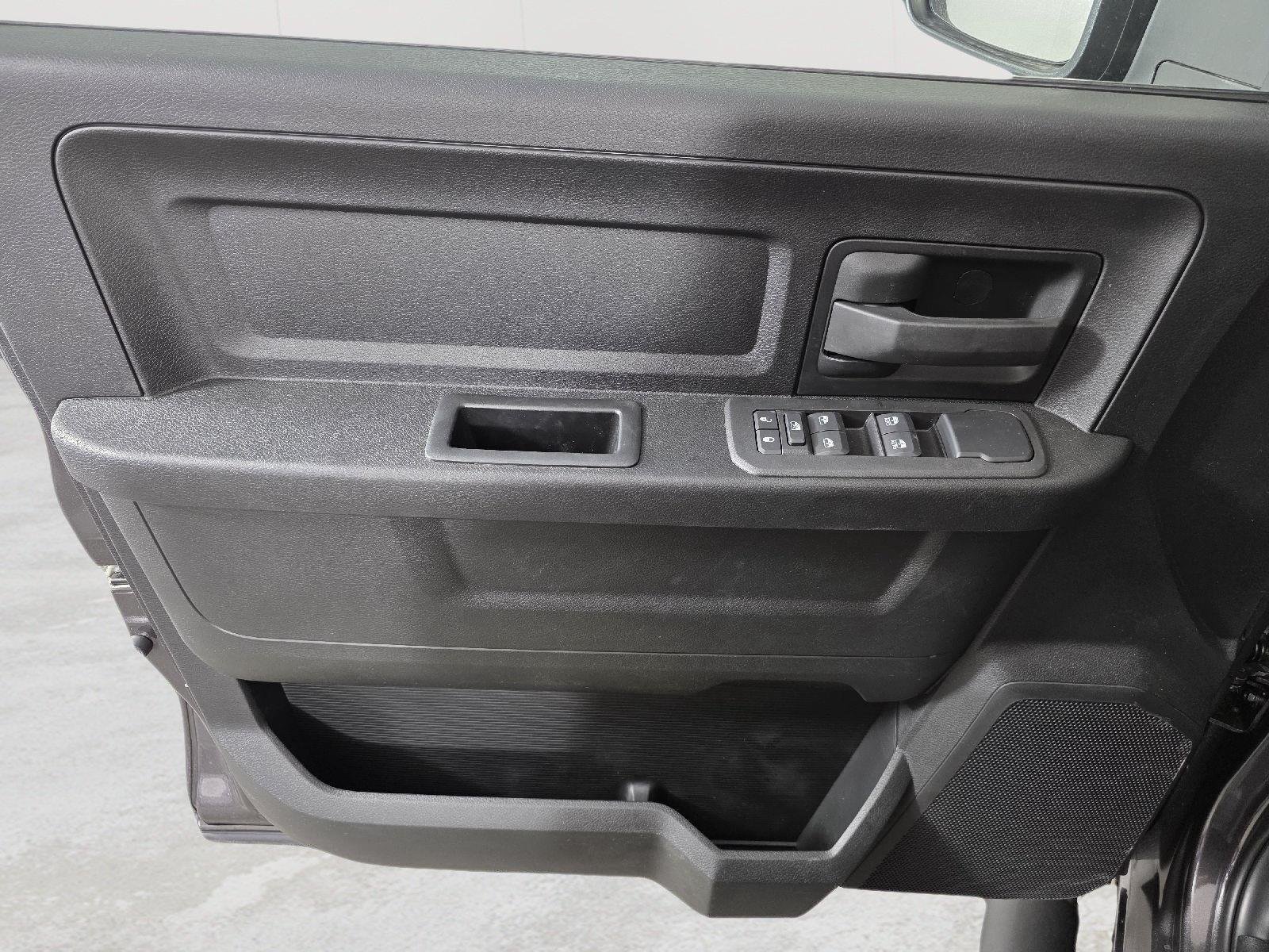 2026 RAM 3500 Chassis Tradesman - Photo 13