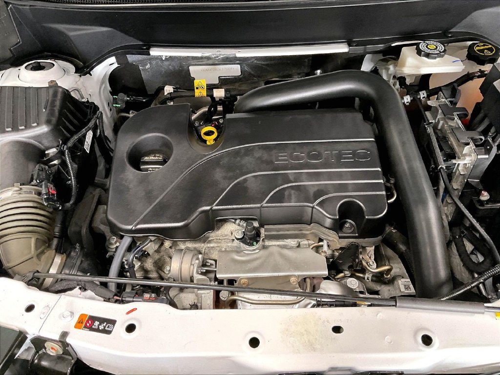 Used 2025 White Chevrolet LT image 29