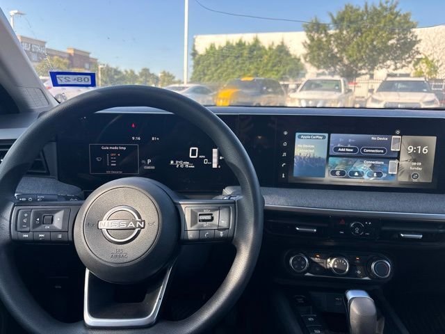 Used 2025 Brown Nissan SV image 10